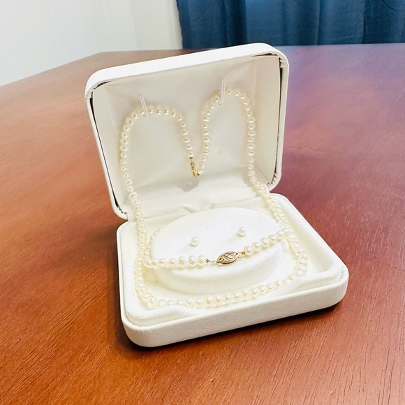 Jewelry - Pearl Necklace, Bracelet & Earrings Set